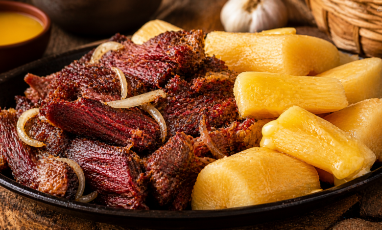 Carne de Sol com Macaxeira do Jeito Tradicional do Sertão com Manteiga de Garrafa receita